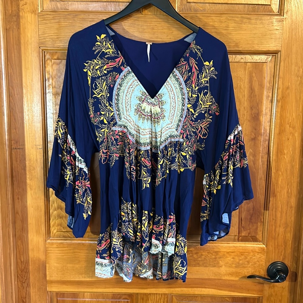 Free people Women’s V-Neck Boho Bell Sleeve Top Size XS-EUC